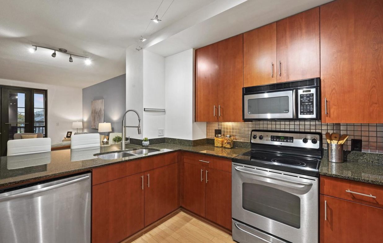 910 M St NW, Washington, District Of Columbia 20001, 2 Bedrooms Bedrooms, ,2 BathroomsBathrooms,Apartment,Sold Listings,M St ,1018