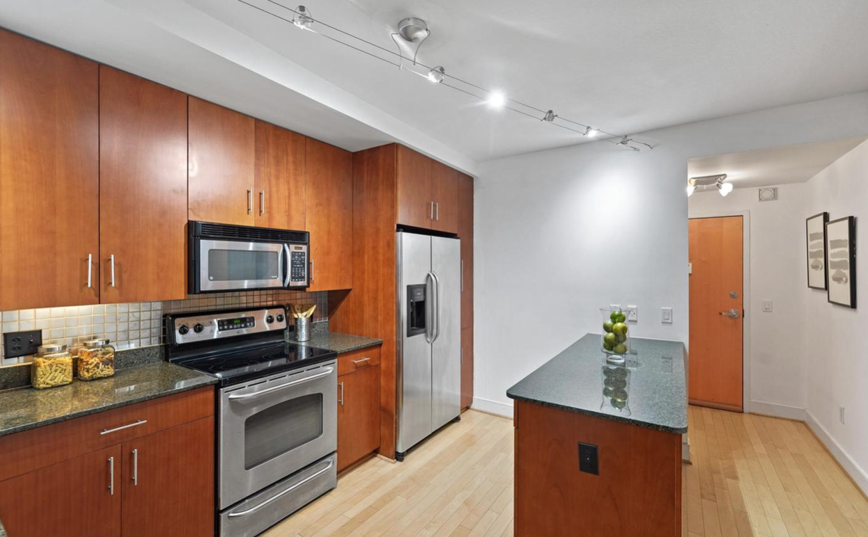 910 M St NW, Washington, District Of Columbia 20001, 2 Bedrooms Bedrooms, ,2 BathroomsBathrooms,Apartment,Sold Listings,M St ,1018