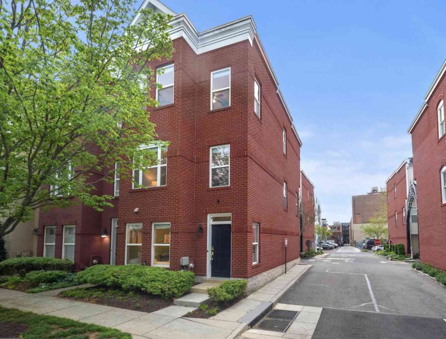 2103 12th Pl NW, District Of Columbia, 3 Bedrooms Bedrooms, ,3 BathroomsBathrooms,Apartment,Active Listings,12th Pl,1028